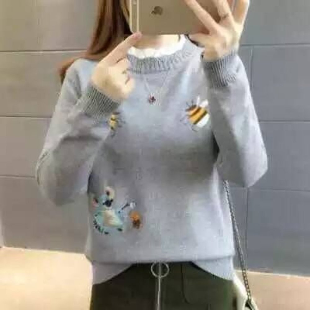 Brand New! Cute bee sweater, gray, XS